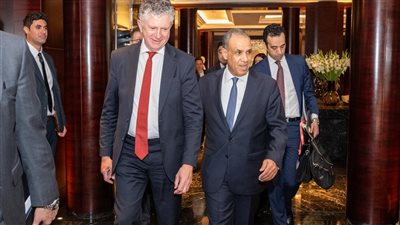 وزير الخارجية يلتقى مع مستشار الأمن القومي البريطاني