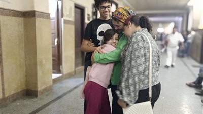أم أطفال بنها الثلاثة: لن أتركهم مجددًا بعد عودتهم لحضني.. دفعتهم الظروف لتسليمهم لوالدهم الطبيب