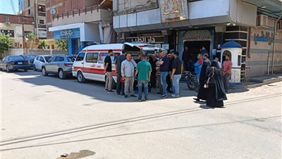 تشييع جثمان والدة أحمد حلمي إلى مسجد ناصر ببنها استعدادًا لصلاة الجنازة